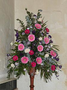 Weddings at St Mary's Eaton Bray: Flowers