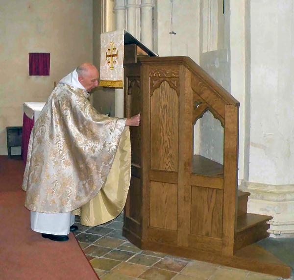 Revd. John Heffer blessing the new pulpit, September 2009