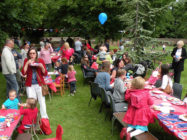 St Mary's Eaton Bray - Jubilee Tea Party