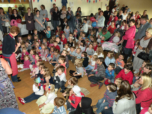 St Mary's Eaton Bray - Jubilee Tea Party